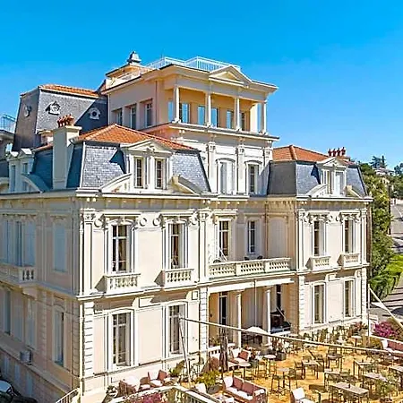 Les Tourelles Hotel 3*