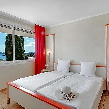 Les Tourelles Hotel 3*