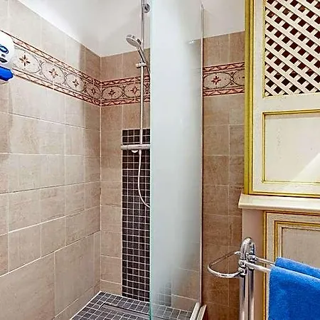 Les Tourelles Hotel 3*